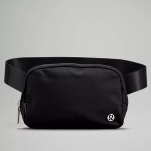 NWT Everywhere Belt Bag BLACK
